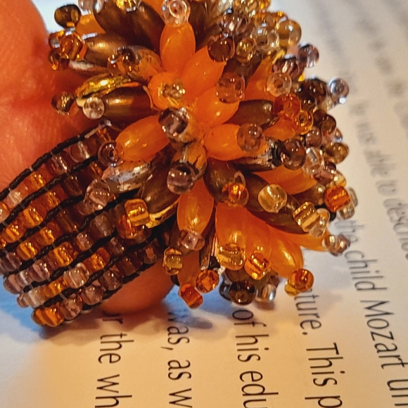 Strechy One Size Fits All Beaded Cluster Star Floral Ring in Orange and Brown - Picture 11 of 16